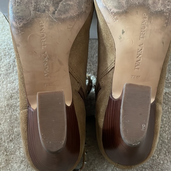 Booties suede camel color studded ankle high sz 7.5 - Picture 8 of 8